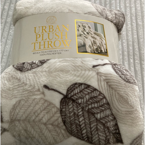Other - NWTS Plush Throw